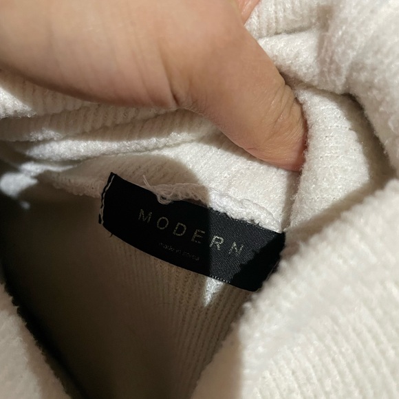 Thrifted cream/ivory turtle neck sweater - Picture 2 of 2